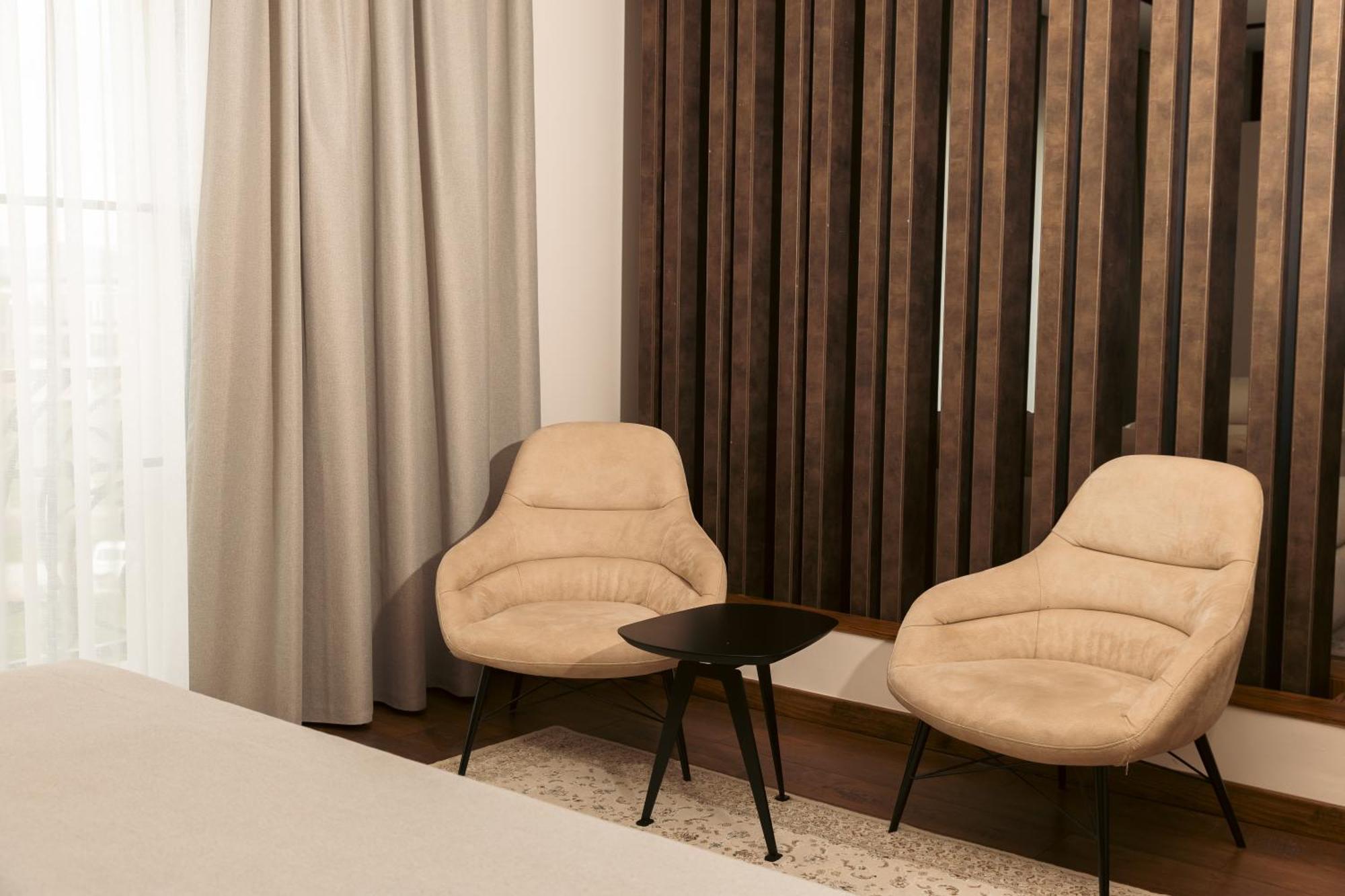Venus Hotel Lipjan Bagian luar foto