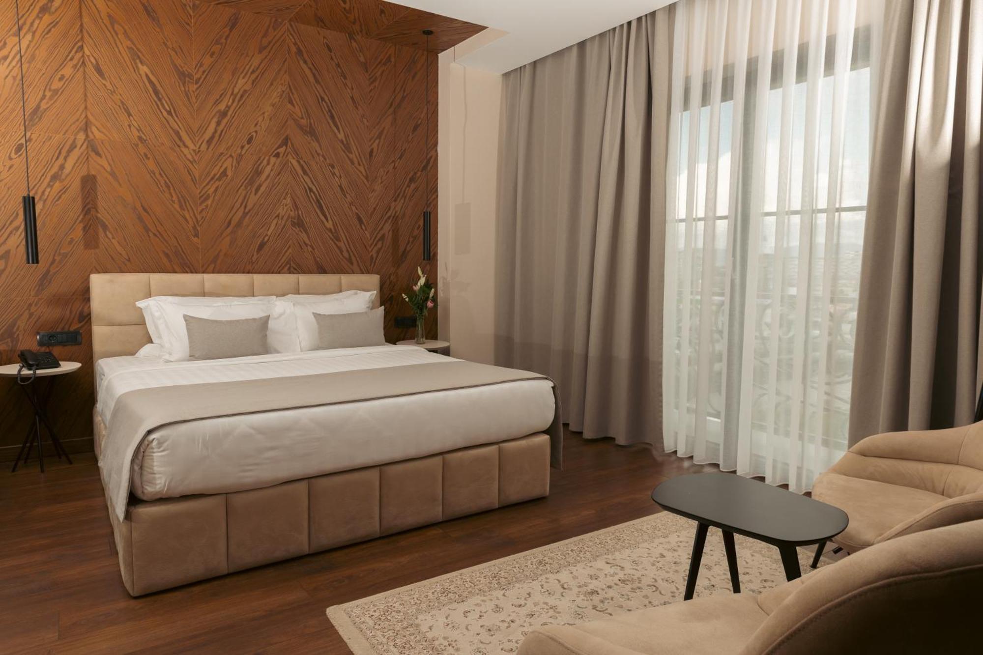 Venus Hotel Lipjan Bagian luar foto
