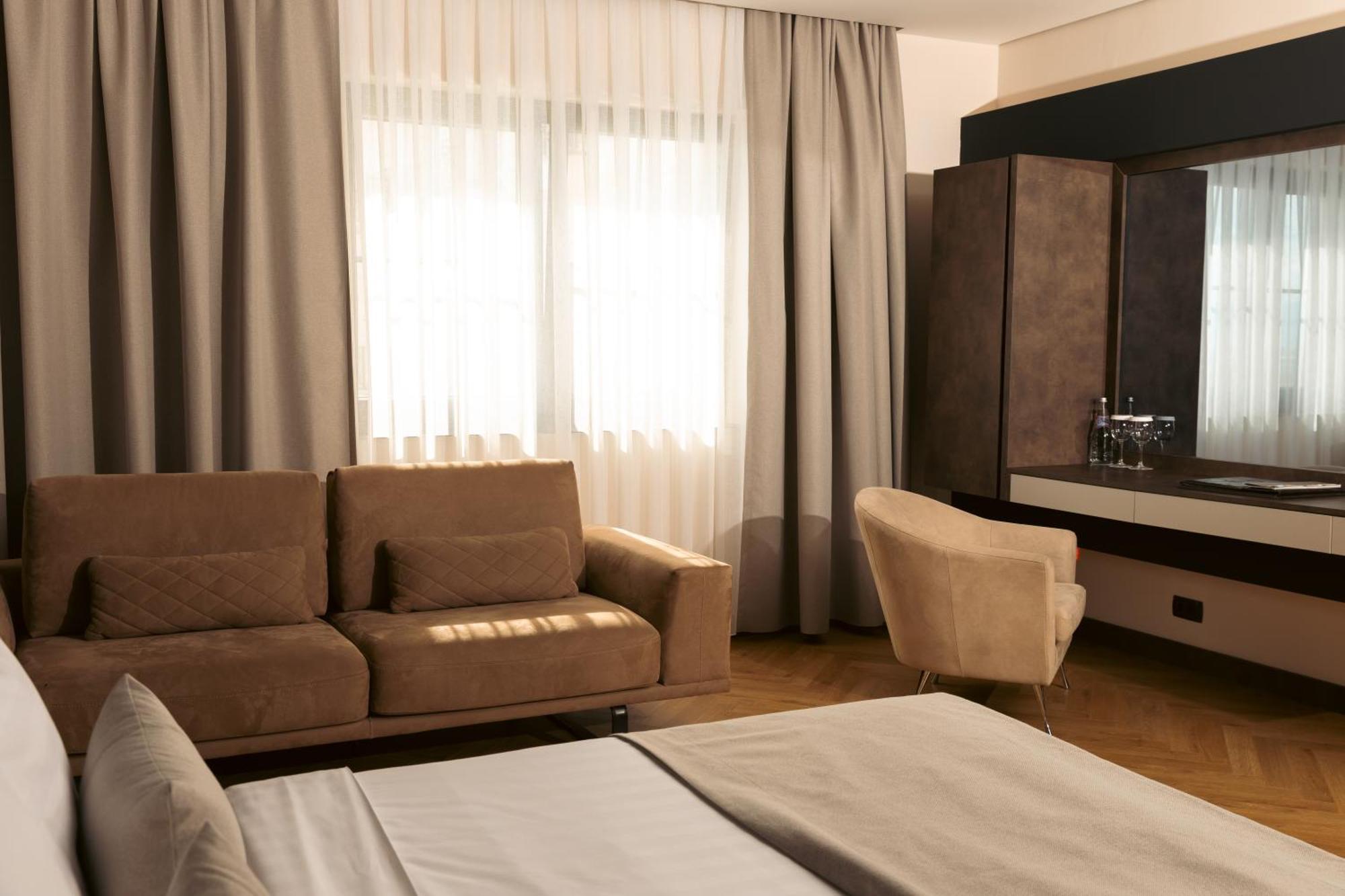 Venus Hotel Lipjan Bagian luar foto