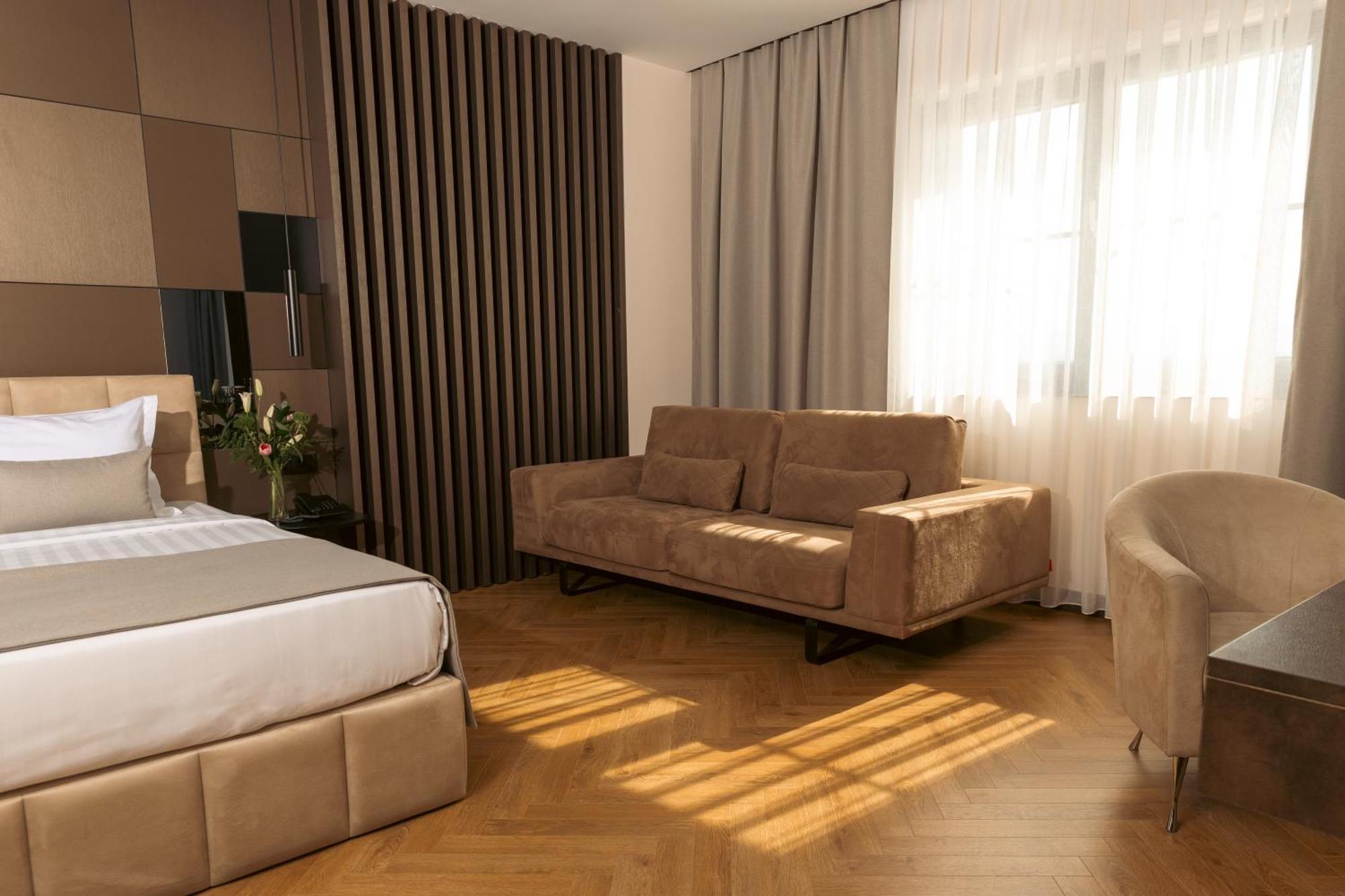 Venus Hotel Lipjan Bagian luar foto
