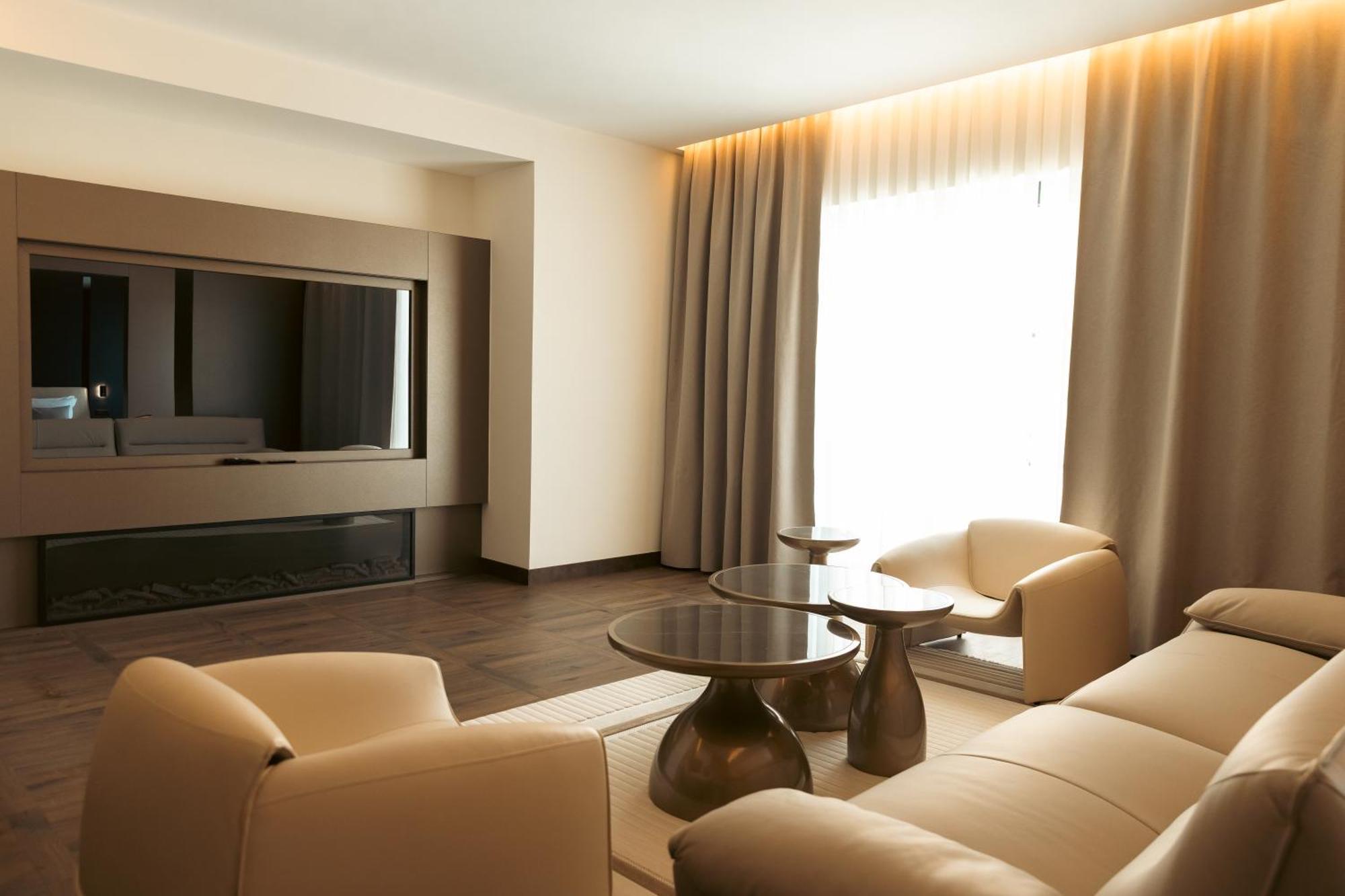 Venus Hotel Lipjan Bagian luar foto