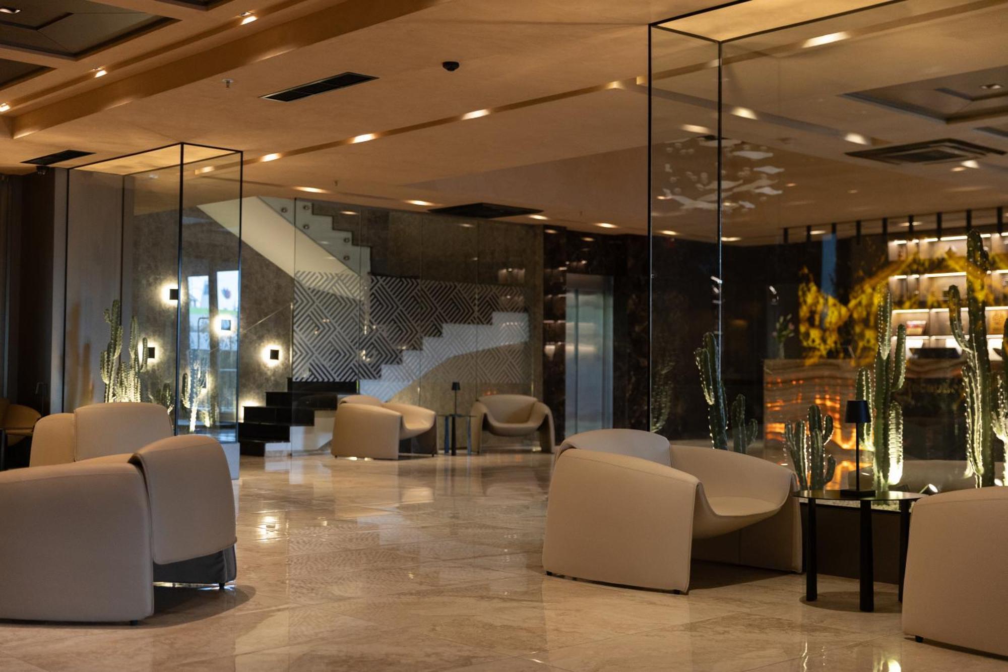 Venus Hotel Lipjan Bagian luar foto